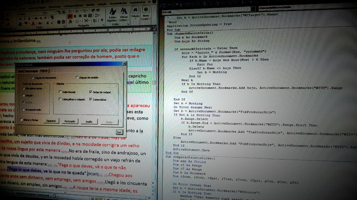 Imagen de la pantalla de la computadora con una traducción en proceso y un diálogo personalizado de gestión de lenguas en una ventana de Word sobre el lado izquierdo, y el editor VBA con un script sobre el lado derecho